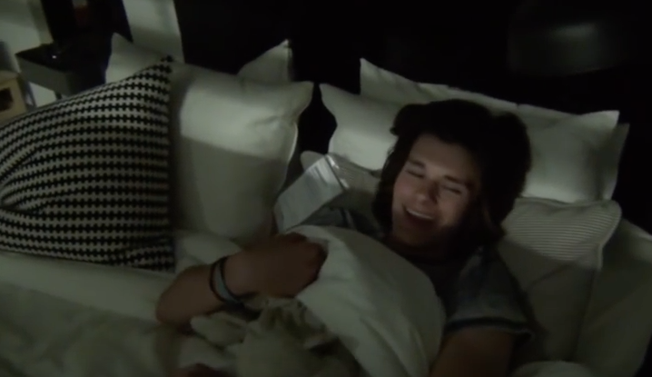 Trenden att sova över på Ikea startade i Belgien via ett klipp på Youtube.